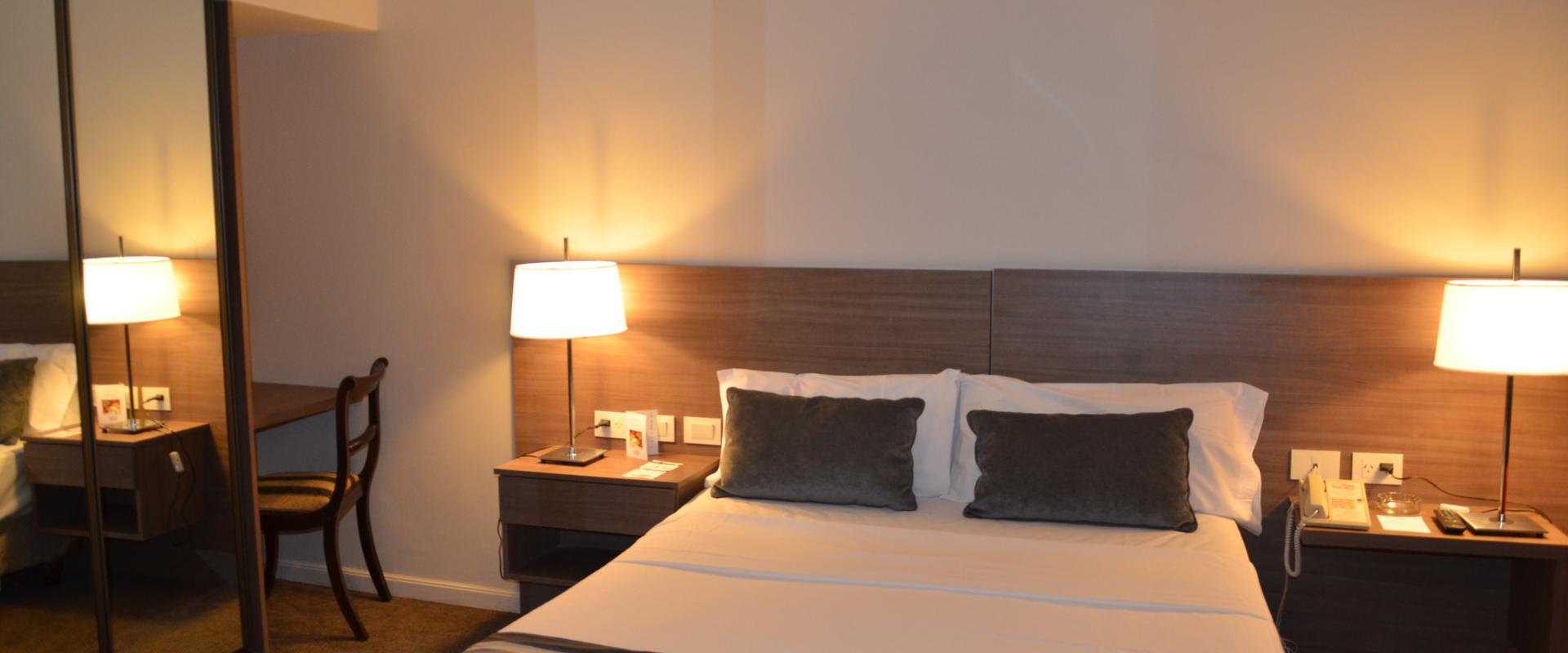 Explore nossos quartos de hotel!